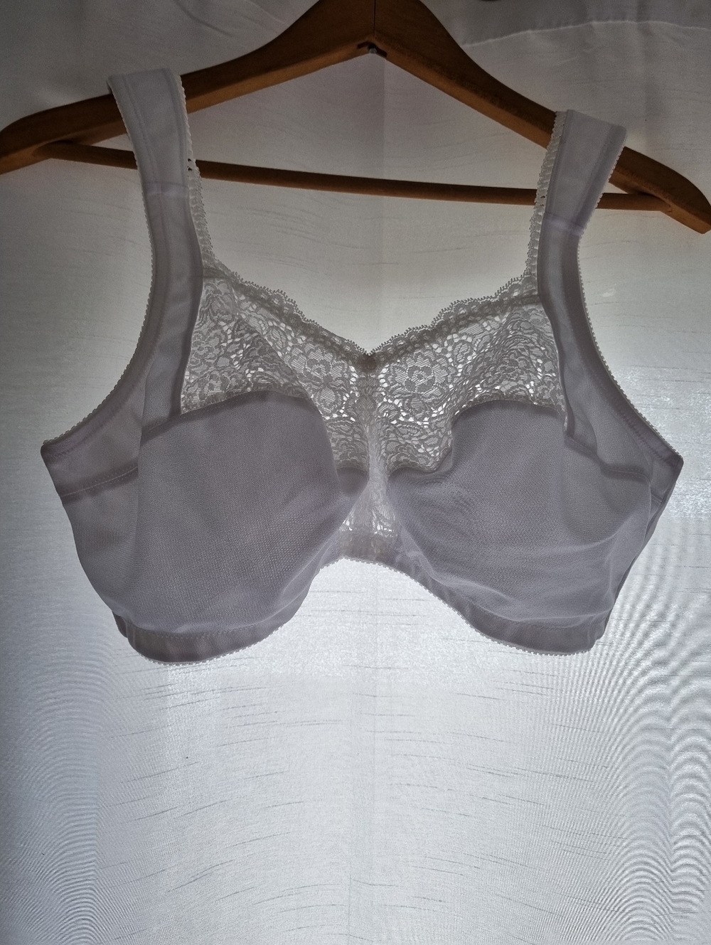 Wonderbra White Lace Full-Coverage Support Bra, Size Dd38